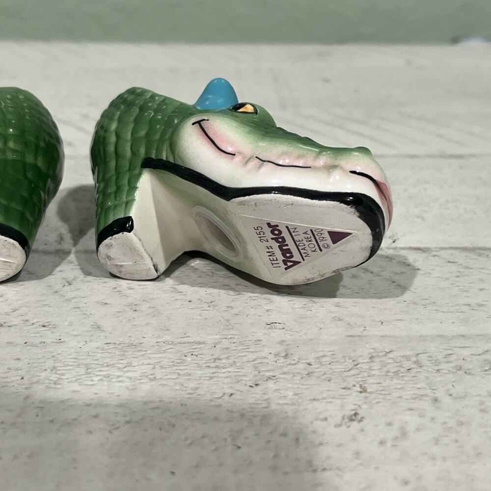 Vandor Vintage CROCODILE SHOES Figural Salt & Pepper Shakers Set - Picture 2 of 8